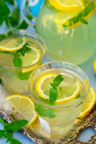 ミントと氷と甘いレモン飲料レモネード — ストック写真