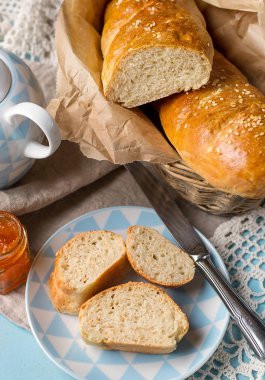 Buğday kepeği ve susam tohumu ile sağlıklı Viyana ekmeği baget