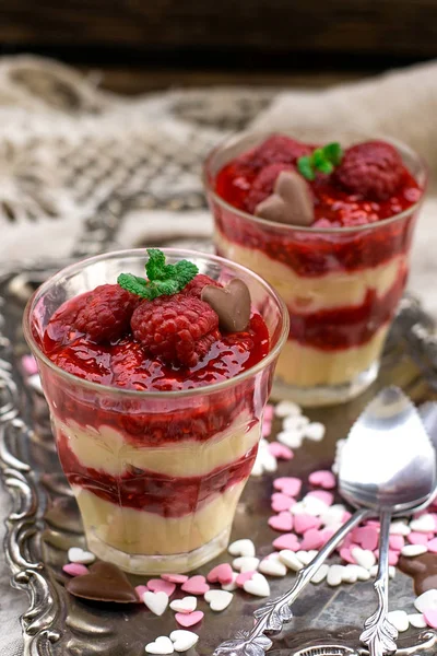 Fruit Gelaagde Dessert Verrines Met Frambozen Franse Vla Gebak Crème — Stockfoto