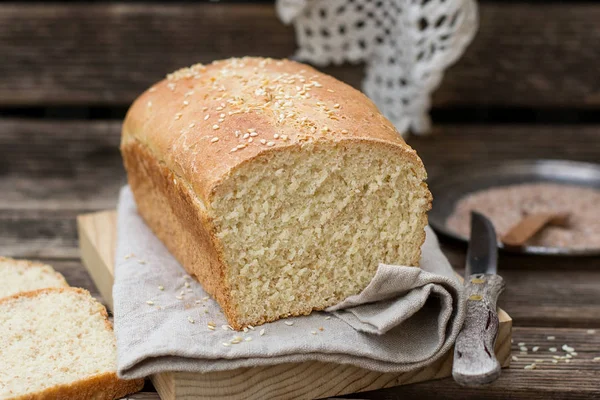 Loaf White Bread Wheat Bran Sesame Seeds — Stock Photo, Image