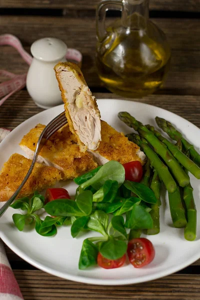 Turkey breast stuffed with cheese and fried in breadcrumbs — Stock Photo, Image