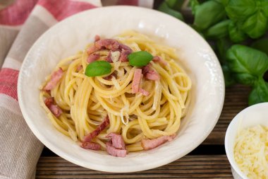 Lardonile Klasik Spagetti alla carbonara makarna