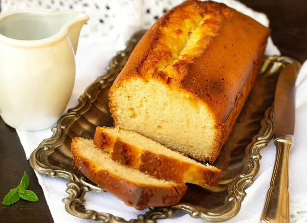 Söt hemlagad traditionell Pound tårta med citron — Stockfoto