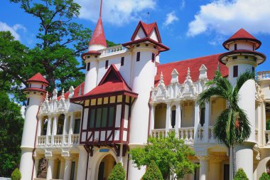 Nakhon Pathom / Tayland - 05 / 30 / 2020: Sanam Chan Kraliyet Sarayı, Tayland Kralı V. Rama 'nın 5..