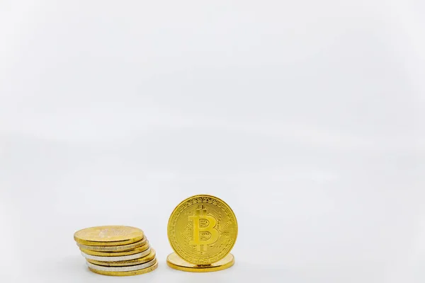 Dünya çapında sanal internet şifreleme ve dijital ödeme sistemi. Dijital para kripto para kripto para dijital siber uzayda bitcoin çiftliğinde. Uzayı kopyala. Negatif boşluk.