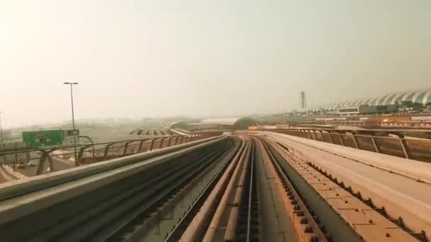 Bae Dubai 2020 Dolaylarında Dubai Metro Treninin Dubai Havalimanı Emirlikleri — Stok video