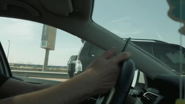 Vae Dubai Circa 2020 Afgeleide Chauffeur Die Gebruik Maakt Van — Stockvideo