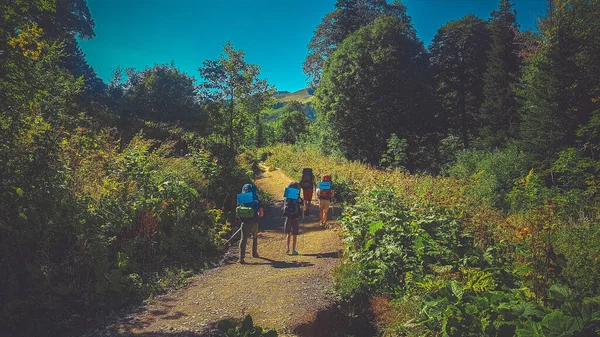 Sonbaharda Fisht Turizm Barınağına Yürüyüş