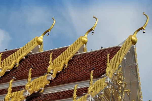 Schönes Kirchendach Eines Alten Thailändischen Tempels — Stockfoto