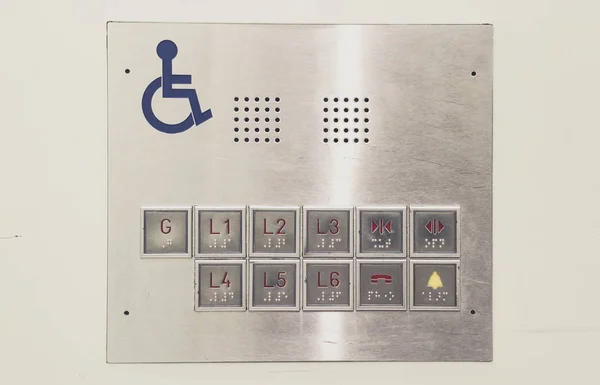 Botão Dentro Elevador Para Deficientes — Fotografia de Stock