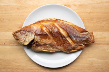 Derin kızarmış balık plaka