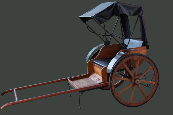 рикша серый на сером фоне
