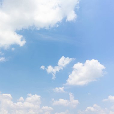 Beautyful mavi gökyüzü ve bulutlar doğal renkli.