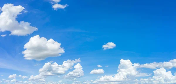 Panorama Gökyüzü Bulut Arka Plan Yüksek Çözünürlükte Panoramik Kompozisyon — Stok fotoğraf