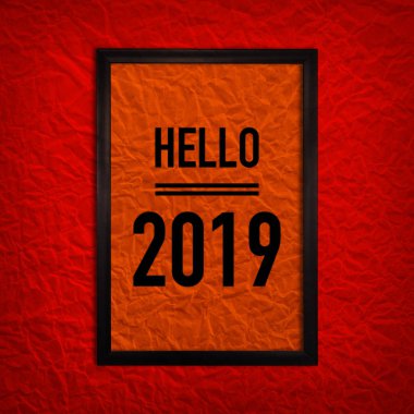 Mockup kırmızı kağıt doku ile metin Merhaba 2019 siyah çerçeve