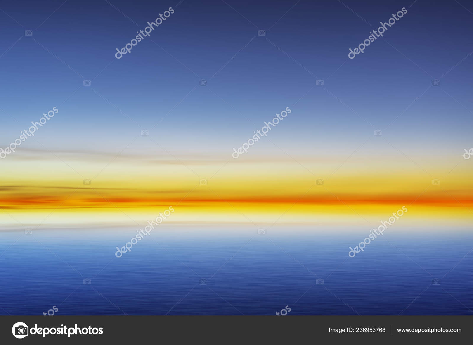 在海背景的日落以后美丽的蓝天橙色和蓝色天空的自然梯度 图库照片 C Jpkirakun