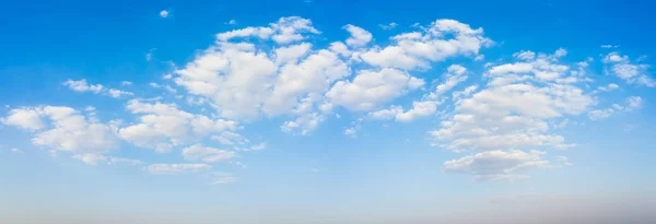 Panorama Céu Azul Nuvens Fundo Natural — Fotografia de Stock