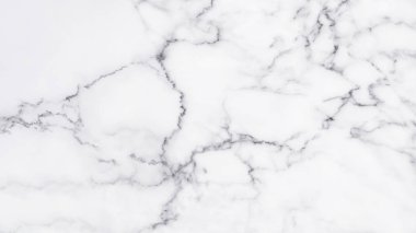 Arka plan için doğal desenli beyaz mermer dokusu.