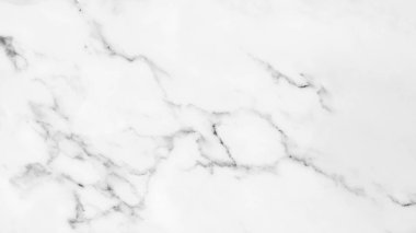 Arka plan için doğal desenli beyaz mermer dokusu.