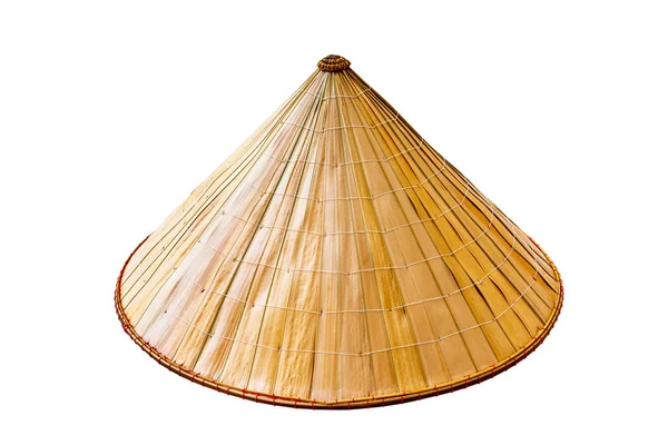 Asiático cónico palha chapéu isolado no fundo branco . — Fotografia de Stock