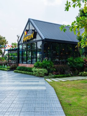Buriram, Tayland - 3 Nisan 2019: PTT Petrol istasyonundaki Kafe Amazon dükkanı 3 Nisan 2019 tarihinde Buriram, THAILAND. Tayland 'da ünlü bir Tayland kahve dükkanı..