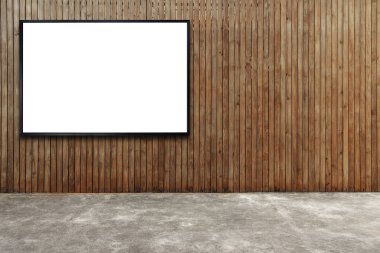 Sokakta ahşap duvarda boş reklam panosu.