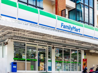 Nakorn Ratchasima, THAILAND - 9 Kasım 2016: Korat, Tayland 'da aile marketi. Aile Çarşısı, Japonca kökenli en büyük market zinciri..