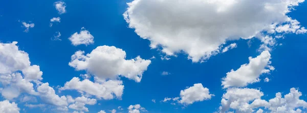 Panorama Modrá Obloha Mraky Denním Světlem Přirozené Pozadí — Stock fotografie