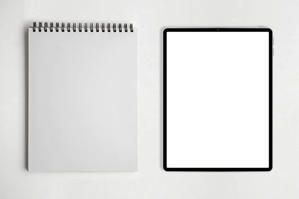 Caderno Papel Branco Bloco Notas Tablet Fundo Mesa Branca — Fotografia de Stock