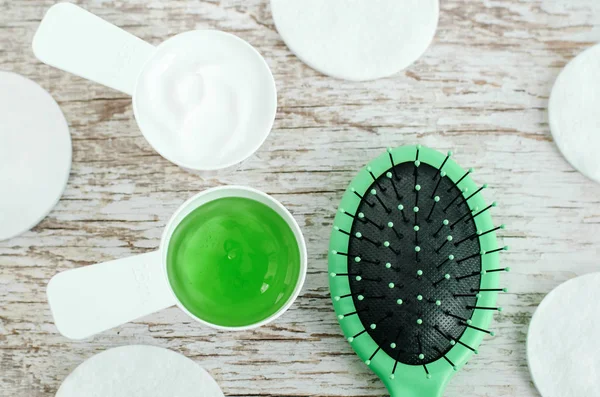 Duas Pequenas Colheres Com Máscara Cabelo Condicionador Gel Verde Com — Fotografia de Stock