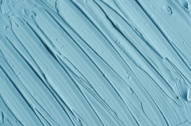 Hafif mavi kozmetik kil (yüz maskesi, krem, vücut scrub) doku kapatın. Fırça darbeleri ile arka plan.    