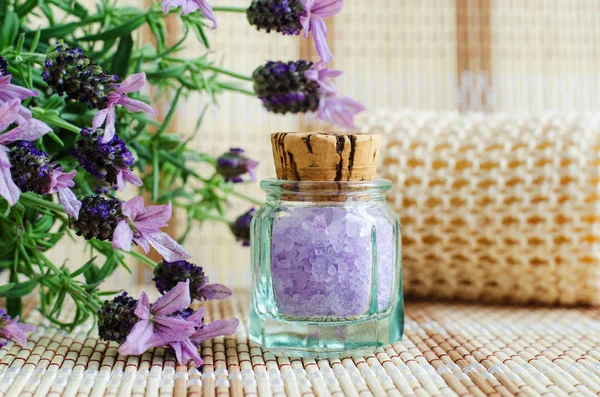 Vintage glass bottle with aroma lavender bath salt (foot soak). Topped lavender flowers close up. DIY beauty treatments and spa concept. Copy space. — Stock Photo, Image