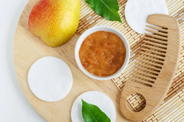 Puré Pera Cepillo Madera Almohadillas Algodón Ingredientes Para Preparar Mascarilla — Foto de Stock