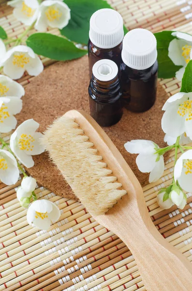 Drie Glazen Flesjes Met Essentiële Jasmijnolie Tinctuur Infusie Parfum Houten — Stockfoto