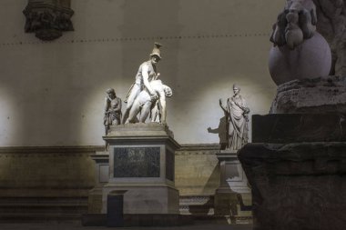 Florence, İtalya - Ekim 30 2015: Pasquino grup heykel Loggia dei Lanzi Floransa'da üzerinde