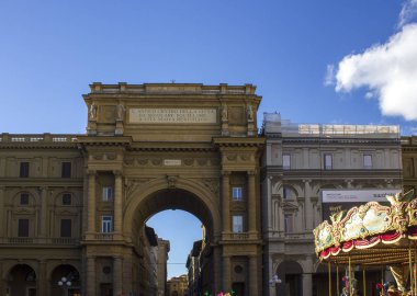 Florence, İtalya - 22 Kasım 2015: Floransa, İtalya Repubblica Meydanı'nda ünlü ark