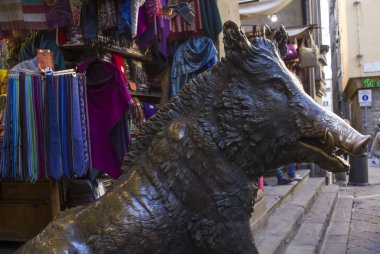 Floransa, Italya-Kasım 22 2015: Floransa, Italya 'da Porcellino bronz heykeli yakın