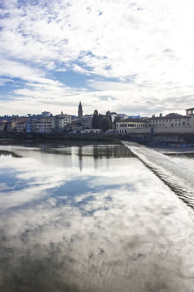 Florencie Itálie Listopadu 2015 Krásný Odraz Vodě Oblohy Řece Arno — Stock fotografie