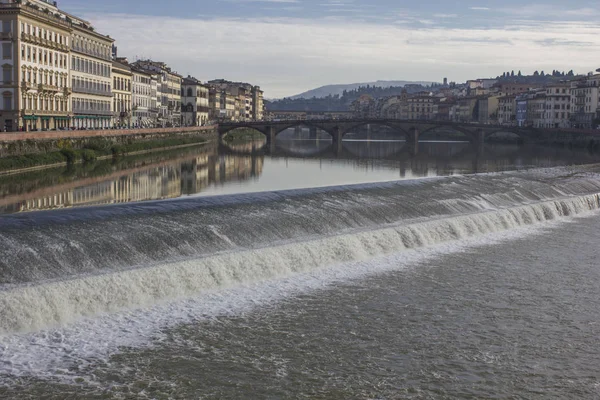 Florence Talya Kasım 2015 Arno Nehri Floransa Bir Küçük Çağlayan — Stok fotoğraf