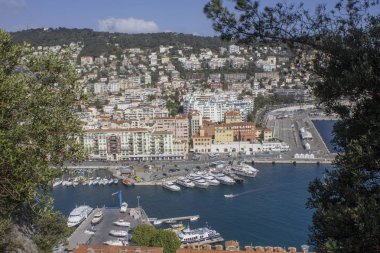 Nice, Fransa - 22 Nisan 2017: Nice bağlantı noktası ve şehrin üst görünümden