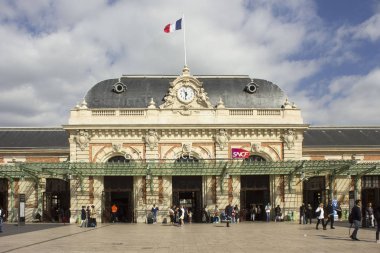 Nice, Fransa - 23 Nisan 2017: Güzel ana tren istasyonu cephe, Fransa