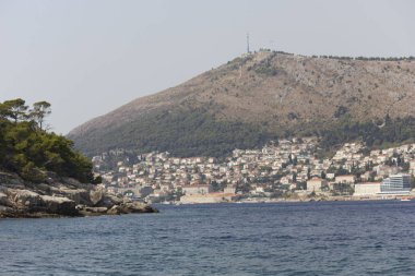 Dubrovnik, Hırvatistan - 22 Ağustos 2017: Hırvatistan Dubrovnik deniz kasabada görünümünden