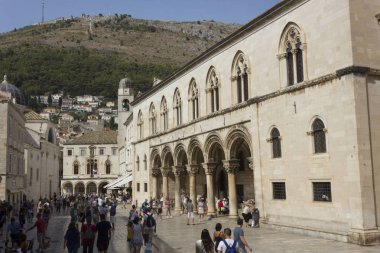 Dubrovnick, Hırvatistan - 22 Ağustos 2017: Dubrovnik eski şehir ile onun Saat Kulesi