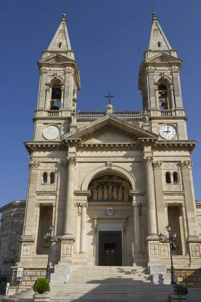 Alberobello Italien August 2017 Tagesansicht Der Kathedrale Der Heiligen Kosmas — Stockfoto