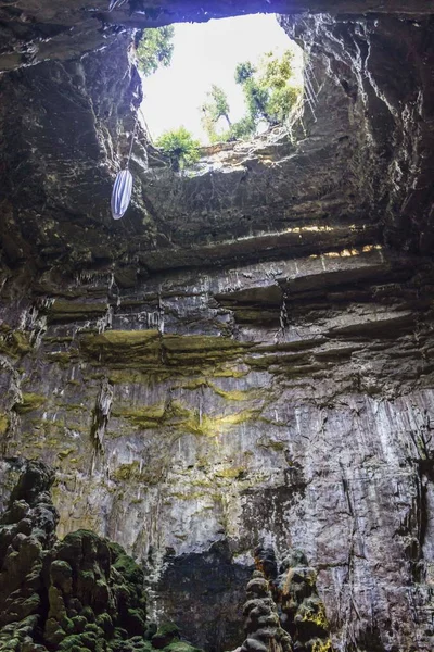 意大利卡斯特莱娜 格罗特 2017年8月26日 从意大利的卡斯特利亚纳洞穴往上看 — 图库照片