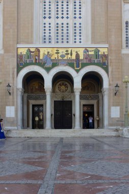 ATİNA, GREECE - 13 AĞUSTOS 2016: Atina Annunciation katedralinin ana girişinin ayrıntıları