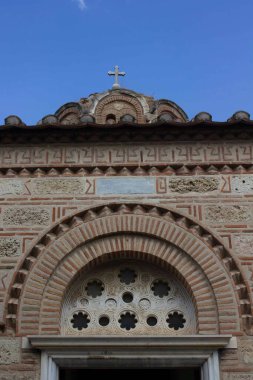 ATİNA, GREECE - 13 Ağustos 2016: Atina, Yunanistan 'daki Bizans Kutsal Havariler Kilisesi' nin duvarının mimari ayrıntıları