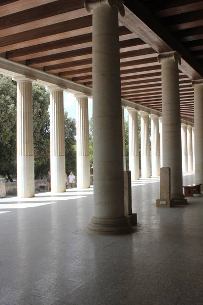 Atenas Grecia Agosto 2016 Columnata Del Monumento Histórico Stoa Attalos —  Fotos de Stock