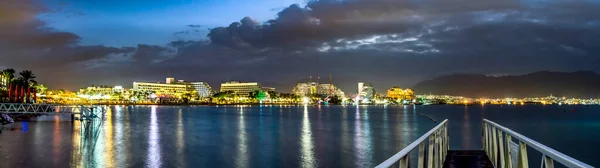 Fußweg für sicheres Schwimmen, Panoramablick vom zentralen Strand von Eilat, Israel — Stockfoto