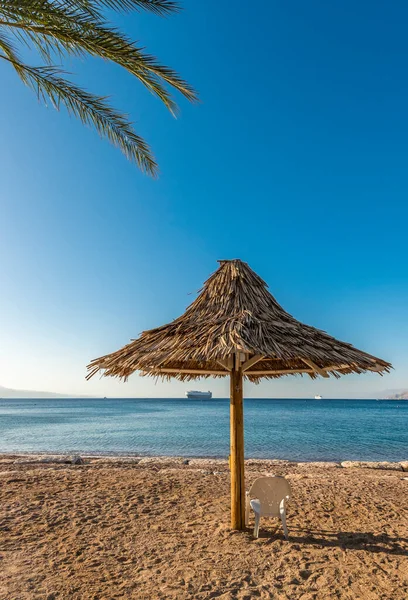 Zomerresort Met Zee Zandstrand Parasol — Stockfoto